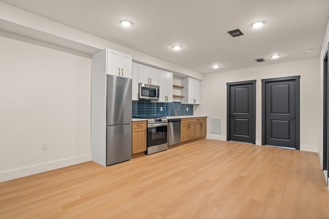 Building Photo - 14 Westervelt Pl
