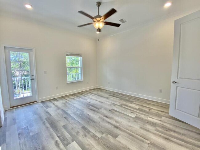 Building Photo - 160 Kara Lake Dr