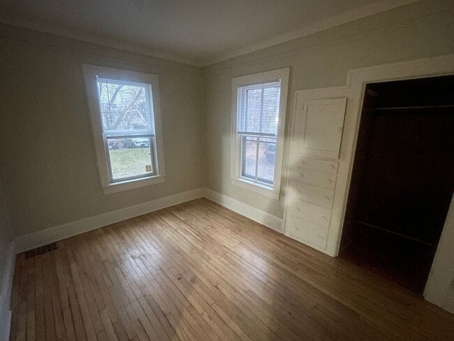 Building Photo - 642 Jackson St