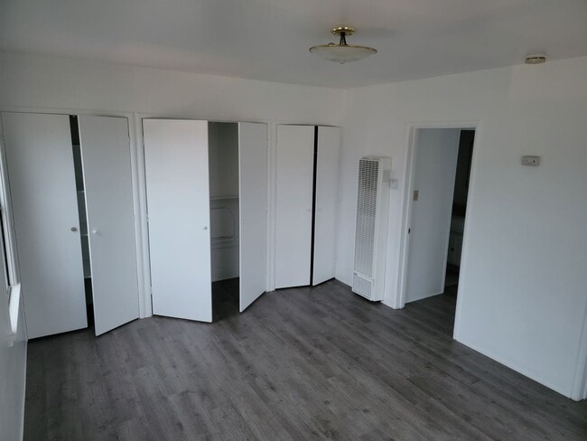 Foto del edificio - Spacious Studio unit above Garage