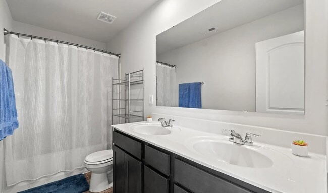 Building Photo - 425 Vildana Wy