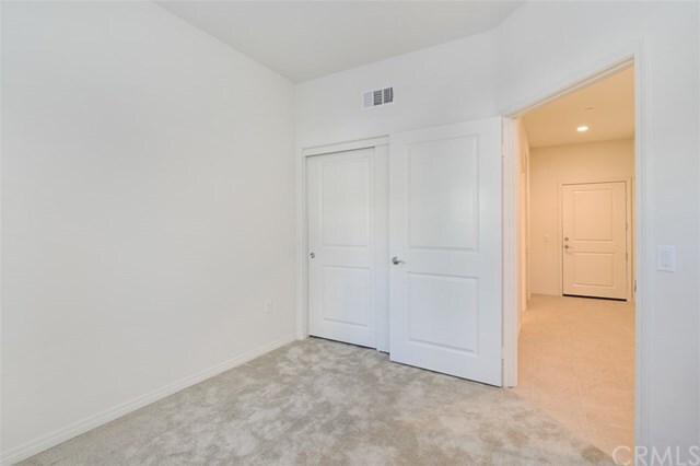 Building Photo - 923 E Drapery Ln