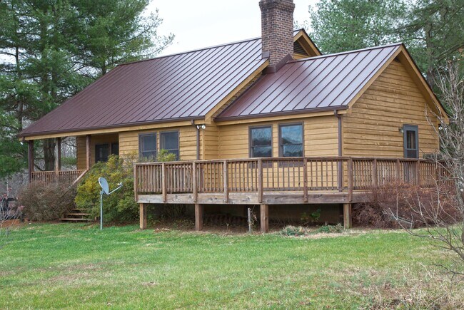 Building Photo - 975 Wakefield Farm
