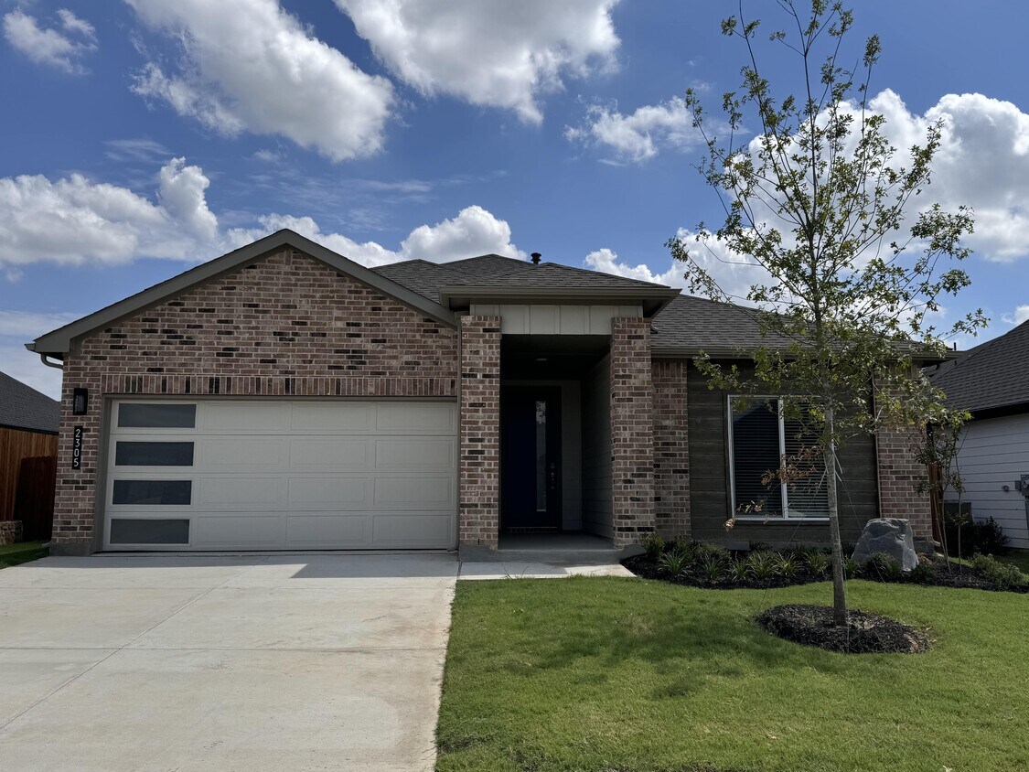 Primary Photo - 2305 Toucan Dr