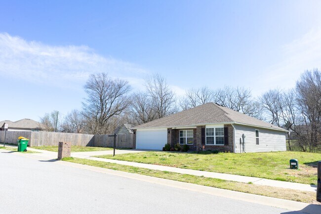 Building Photo - "Charming 4-Bedroom Home with 2 Full Baths...