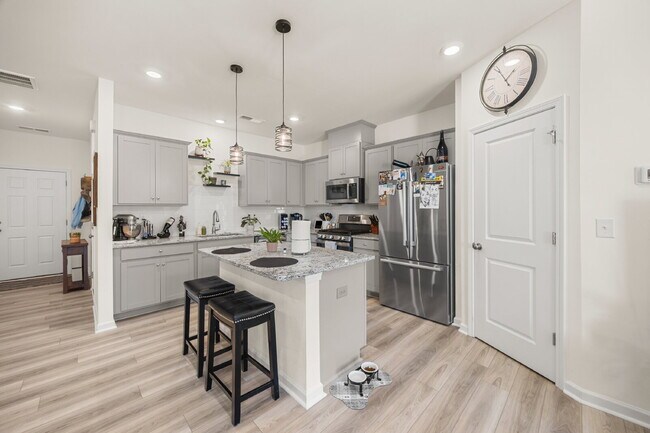Building Photo - "Charming 3-Bed Townhouse with Granite Touches & Garage in Concord!"