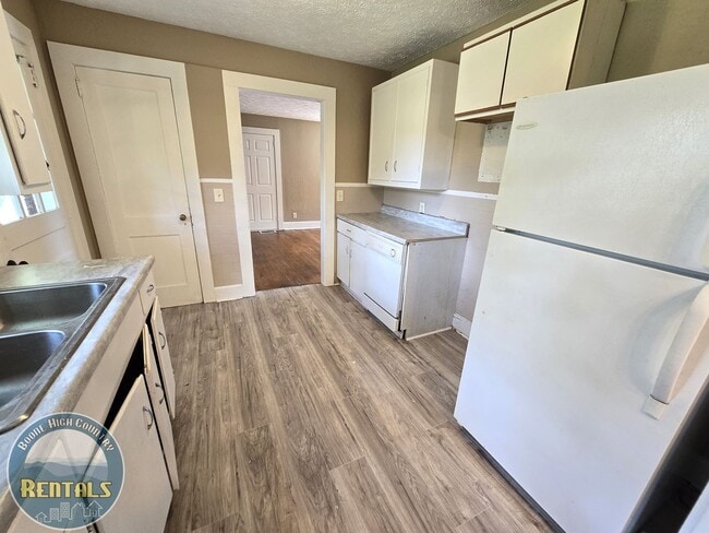 Building Photo - 310 Ridge St NW