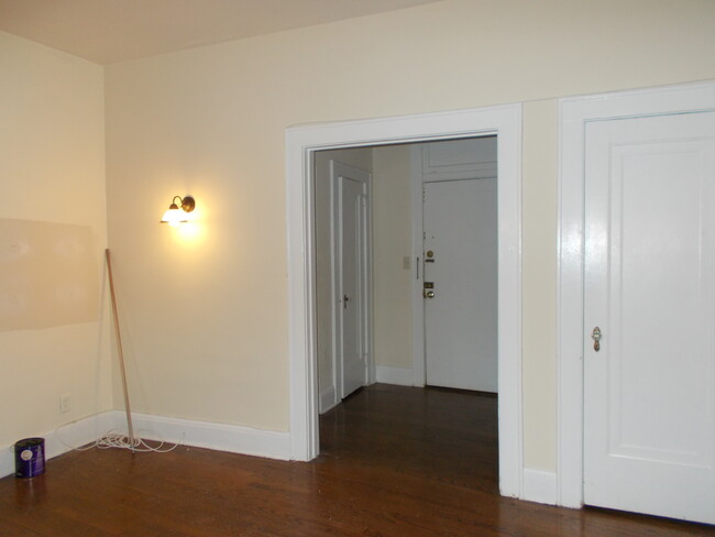 Building Photo - 260 E Broad St