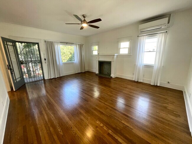 Sala de estar - 3218 E 2nd St