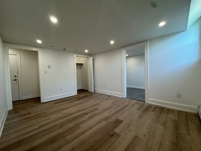 Photo du bâtiment - Freshly Renovated 1 Bedroom 1 Bathroom Apa...