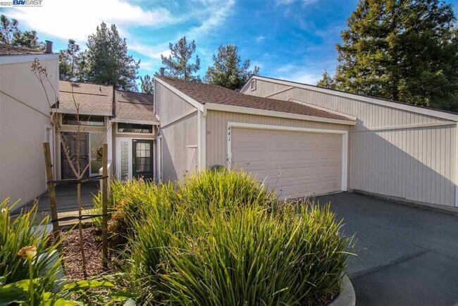 Building Photo - 441 Camelback Rd