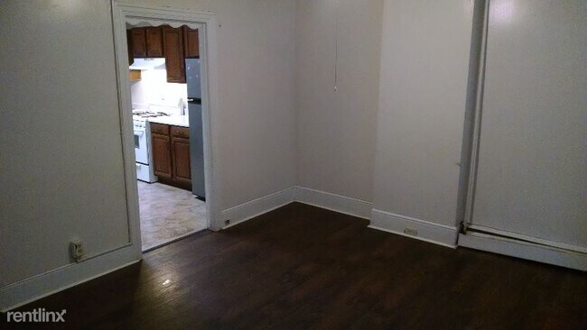 Building Photo - 4 br, 1 bath Townhome - 770 Kohn St