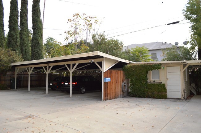 Estacionamiento techado y no techado - 424 Concord Ave
