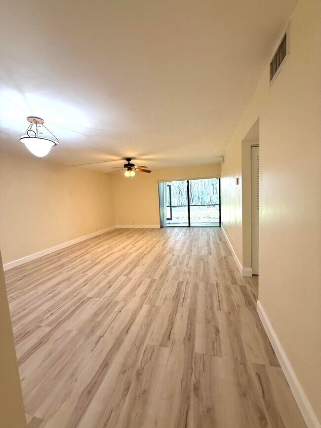 Foto del edificio - 170 NW 70th St