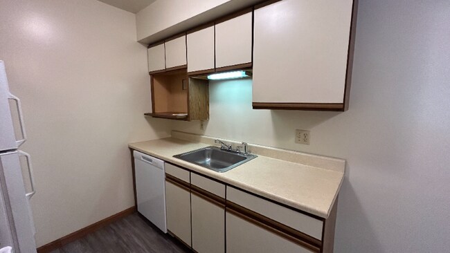 Building Photo - 916 Kings Rd