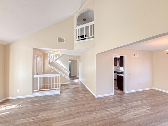 Building Photo - 39360 Longhorn Ct