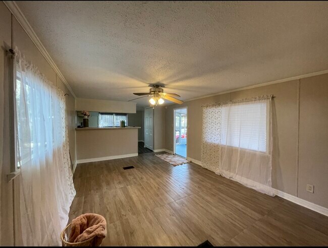 Sala de estar - 9125 SW 28th Ter