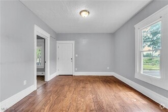 Building Photo - 1174 La Croix Ave