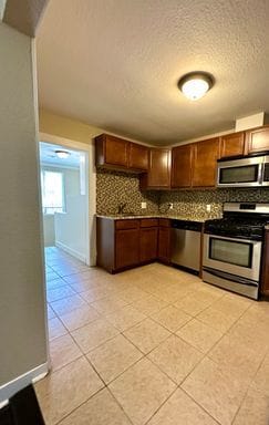 Building Photo - 2 Bedroom 1 Bath Duplex Available Mid Augu...