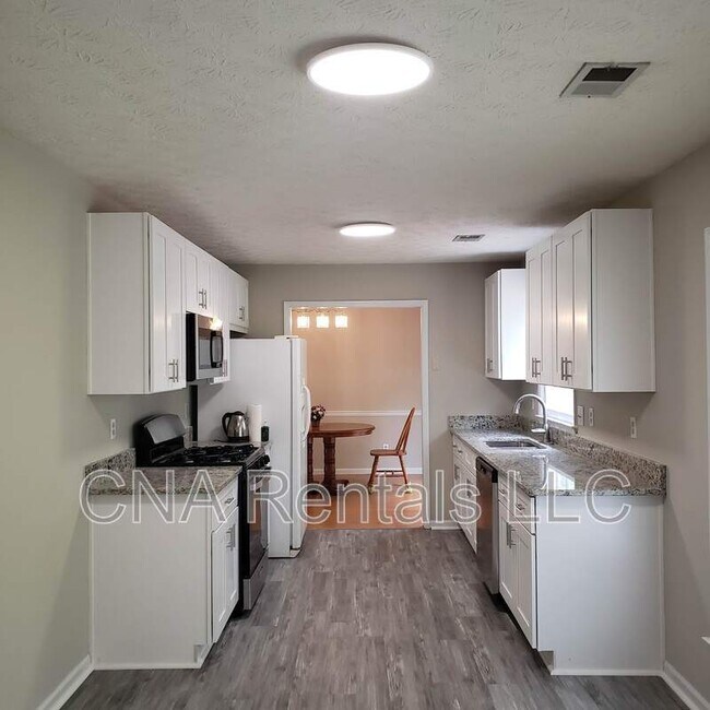 Building Photo - 4635 Hampton Square Dr