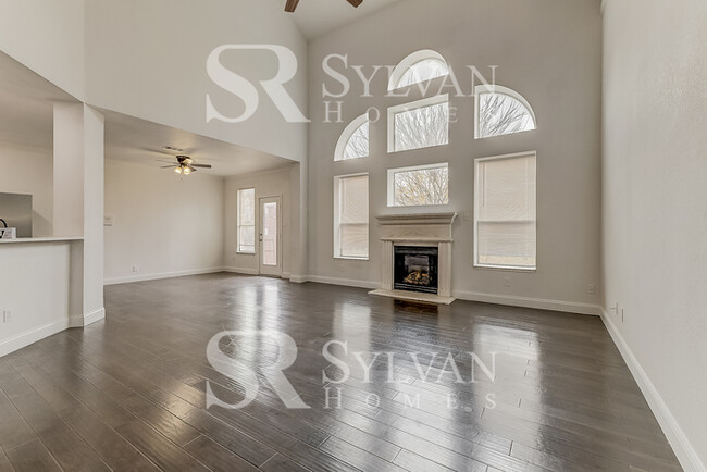 Building Photo - Your dream home awaits!
