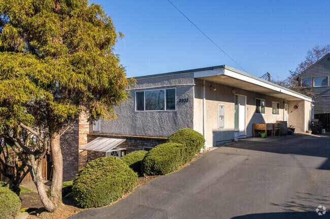 Exterior - 2932 Mayfair Ave N