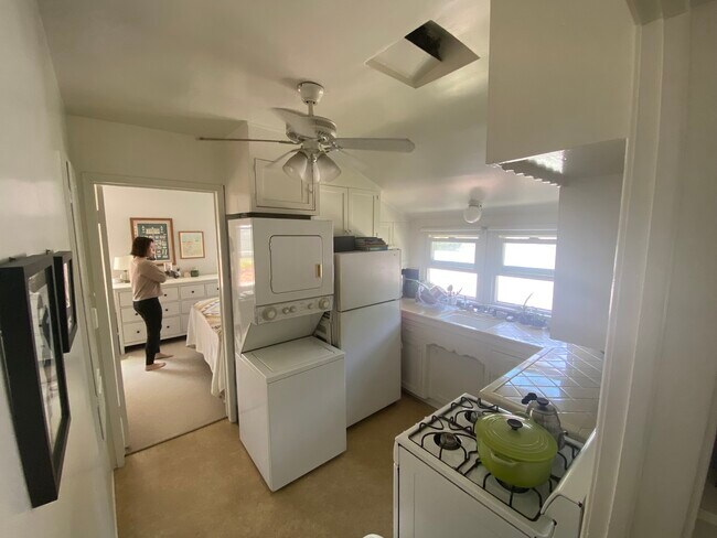 Kitchen with Washer Dryer - 11356 Farlin St