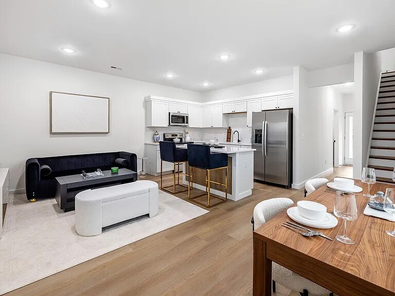 Foto principal - 126 Parris Bridge Rd