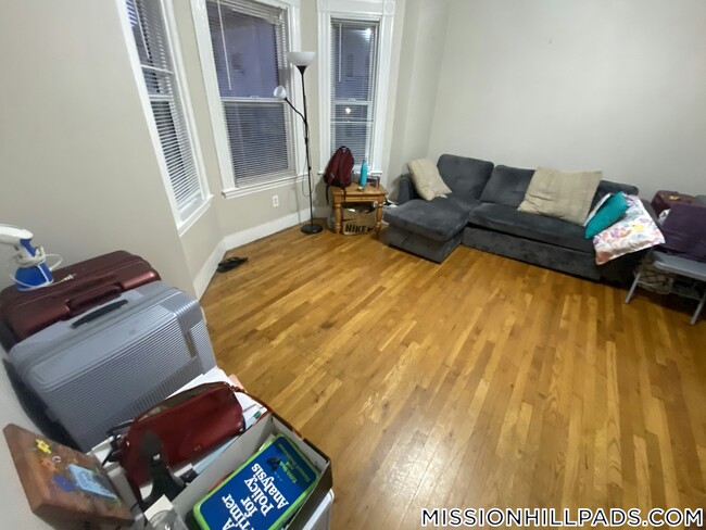 Foto del edificio - 1574 Tremont St