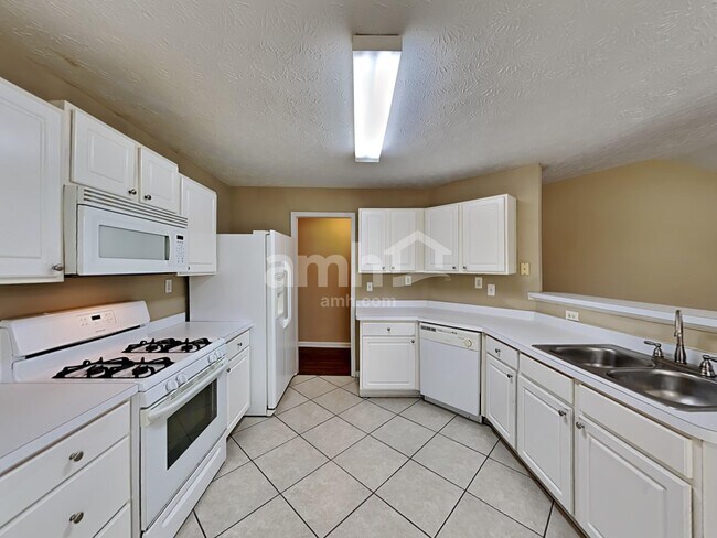Building Photo - 589 Summerbrooke Ct
