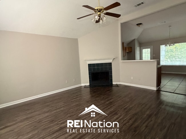 Photo - INCREDIBLE LAYOUT! 3BR/2BA Memphis Gem | Vaulted Ceilings & Soaking Tub | Deck & Fenced Yard! House