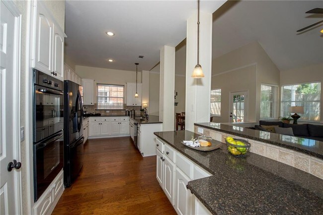 Building Photo - 2711 Indian Oak Dr
