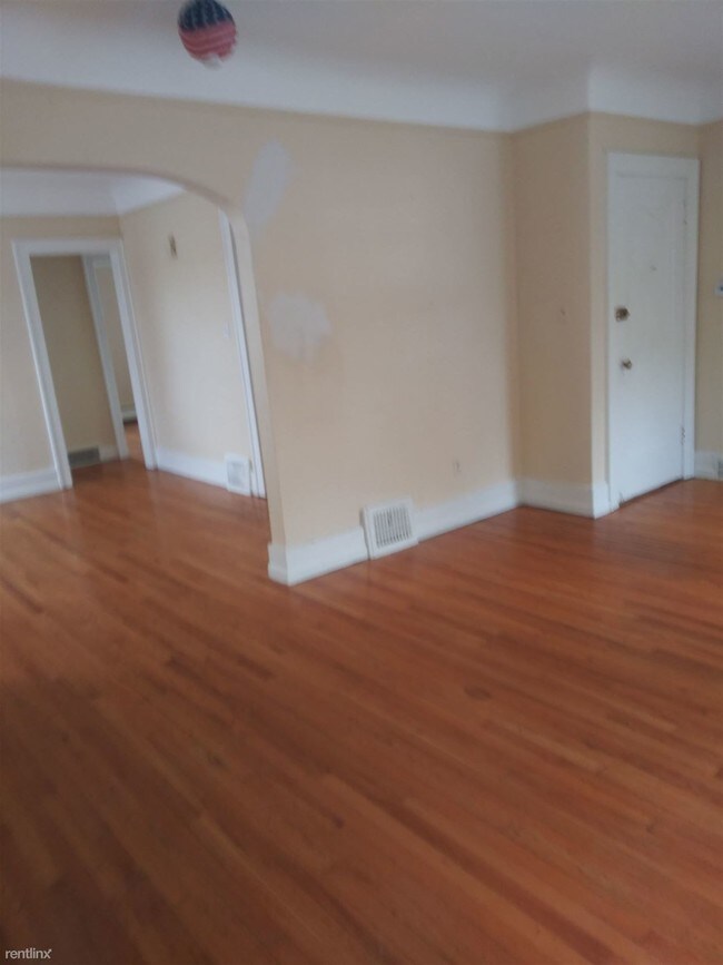 Building Photo - 2 br, 1 bath Apartment - 158 Mark Ave