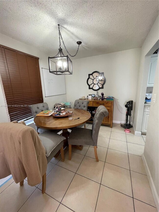 Foto del edificio - 3268 SW 7th St