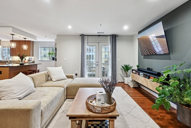 Building Photo - 4091 S Four Mile Run Dr