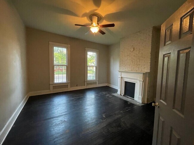 Building Photo - 2 Bedroom 1 Bath House near downtown
