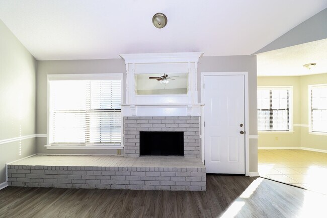 Building Photo - 5921 Pecan Trce