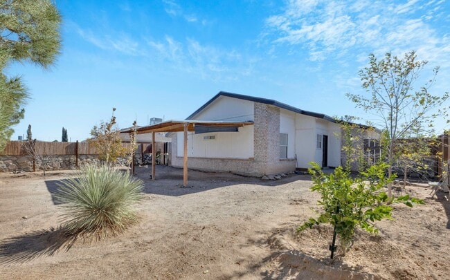Building Photo - 14509 Encantado Dr