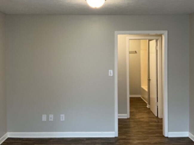 Building Photo - 290 Tinker Hill Cv