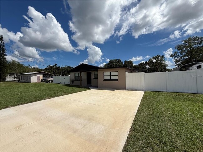 Building Photo - 327 Lake Van Rd