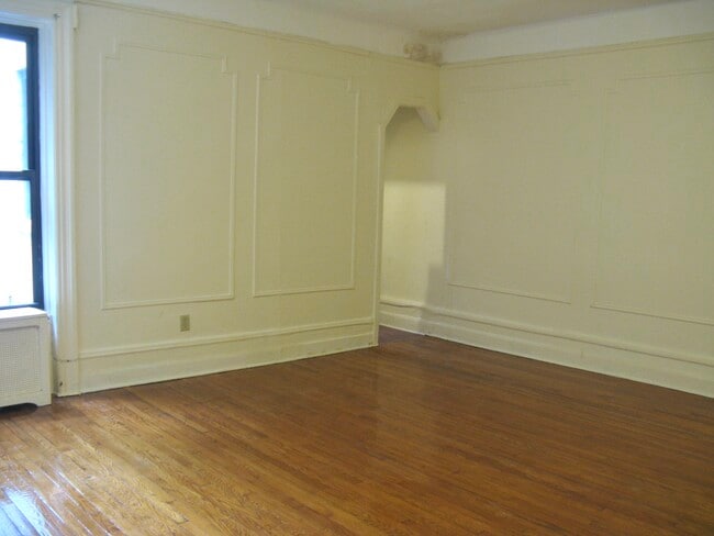 Building Photo - 328 W 101st St