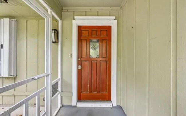Building Photo - 255 SW Salerno Rd