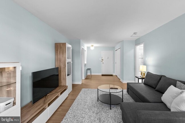 Foto del edificio - 2401 H St NW