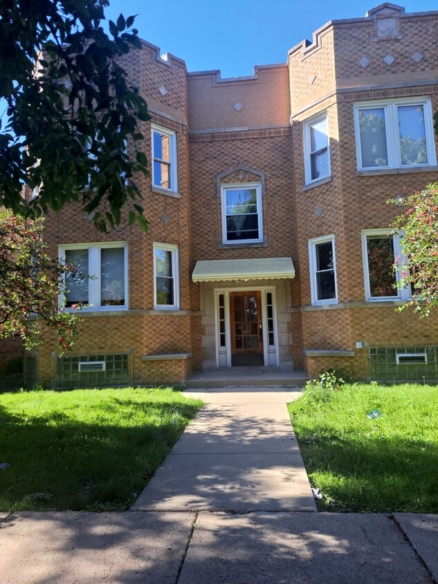 Primary Photo - 5144 W Nelson St