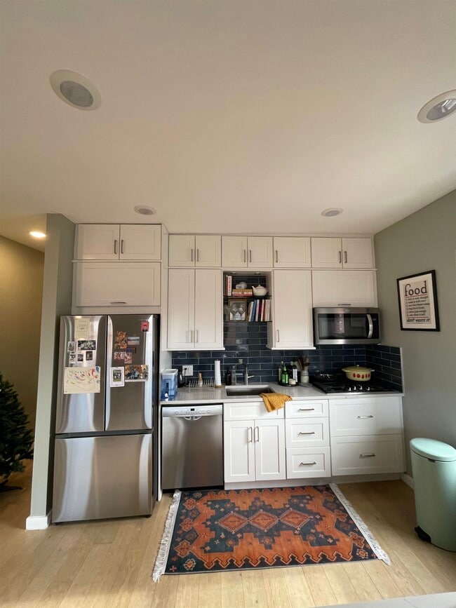 Building Photo - 354 Grove St