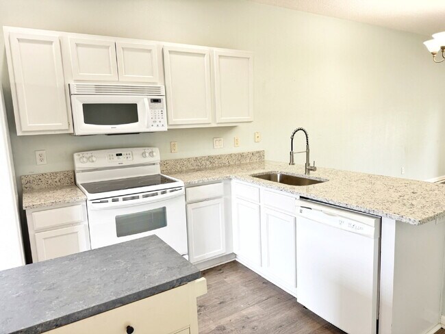 Foto del edificio - Paloma 2BR/2.5BA Townhome!