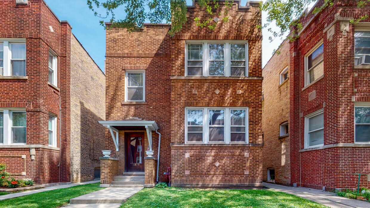 Foto principal - 4839 N Kenneth Ave