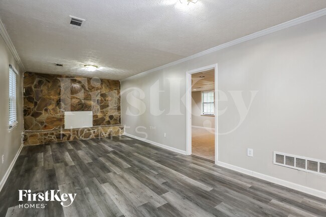 Foto del edificio - 3800 Charlotte Dr