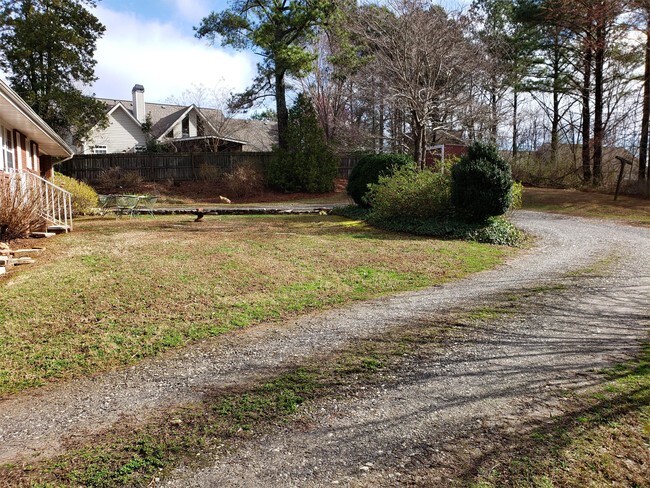 Building Photo - 1550 Old Nelson Rd