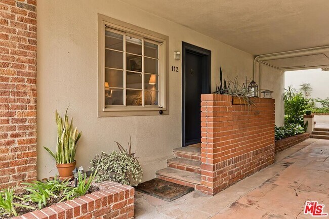 Foto del edificio - 11901 W Sunset Blvd